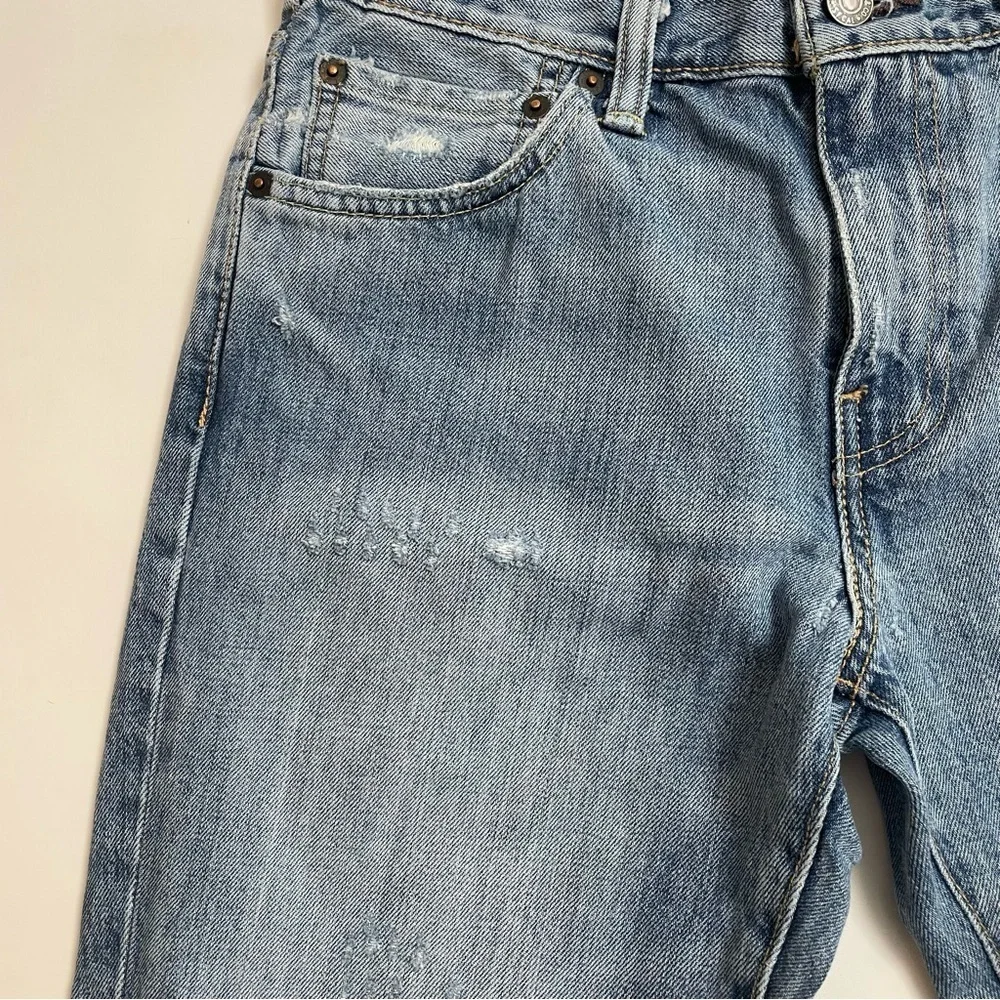 LEVI’S 511 distressed jeans